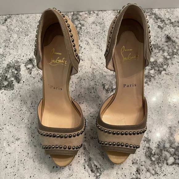 Christian Louboutin Beige Peep-Toe Heels with Red Soles - Picture 2 of 13